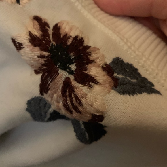 ABERCROMBIE white floral sweater - Picture 3 of 3
